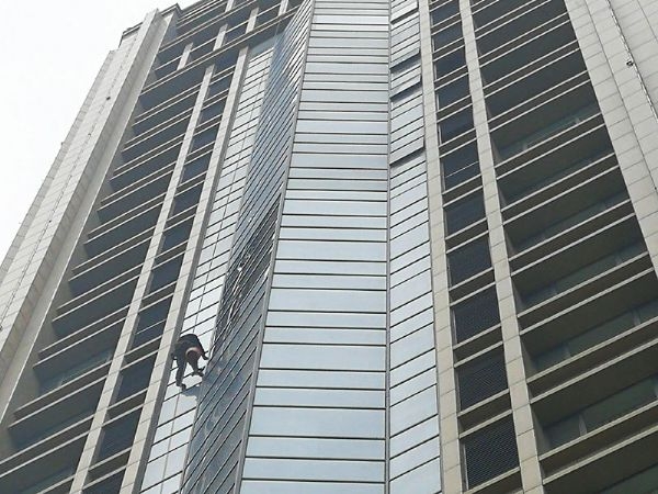 高空玻璃幕牆清洗